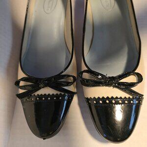 Talbots Womens Patent Leather Bow Accent Low Heel Pumps Size 7.5 Black & Cream